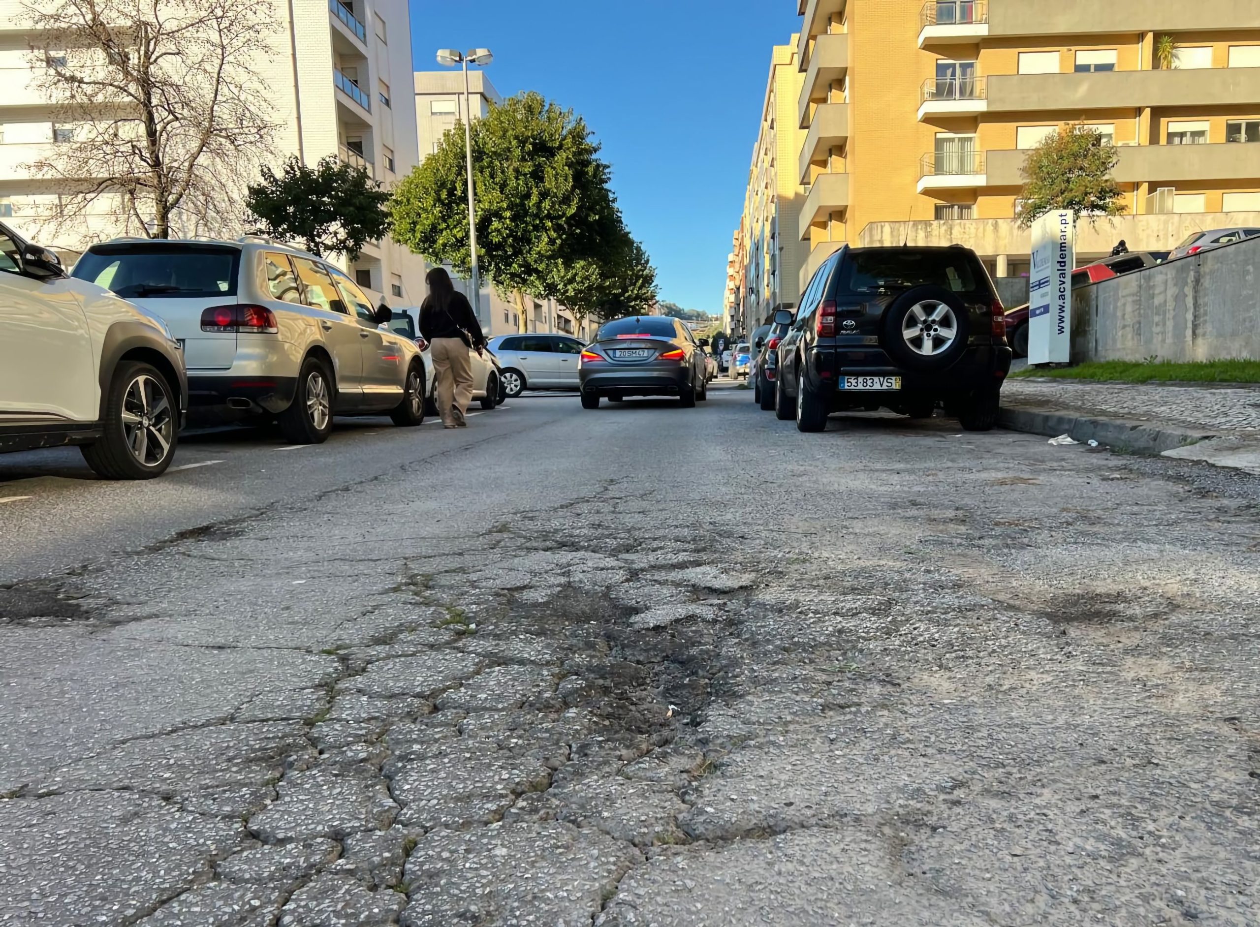 av_antero_quental_mau_estado_do_piso.jpg Av antero quental mau estado do piso.