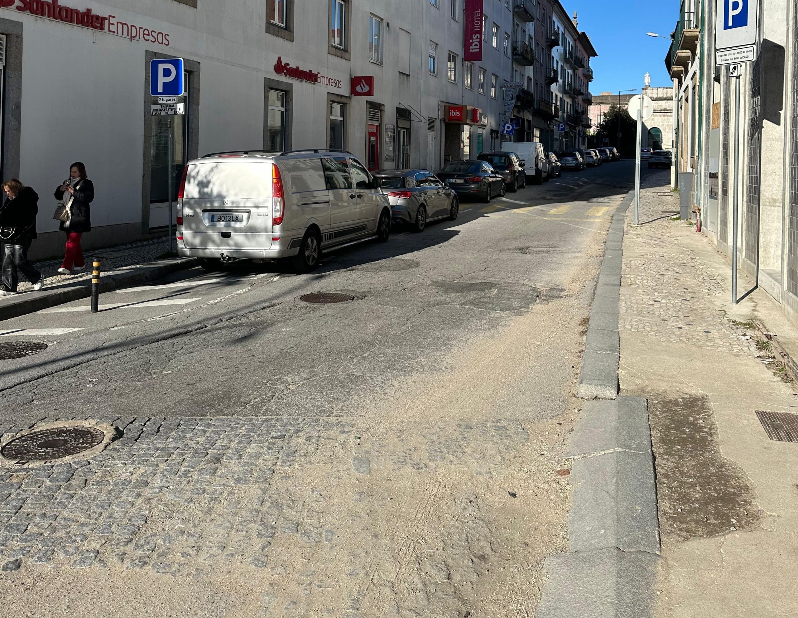 rua_do_carmo_mau_estado_do_piso_passeios.jpg Rua do carmo mau estado do piso passeios.